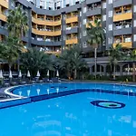 Senza Grand Santana Hotel